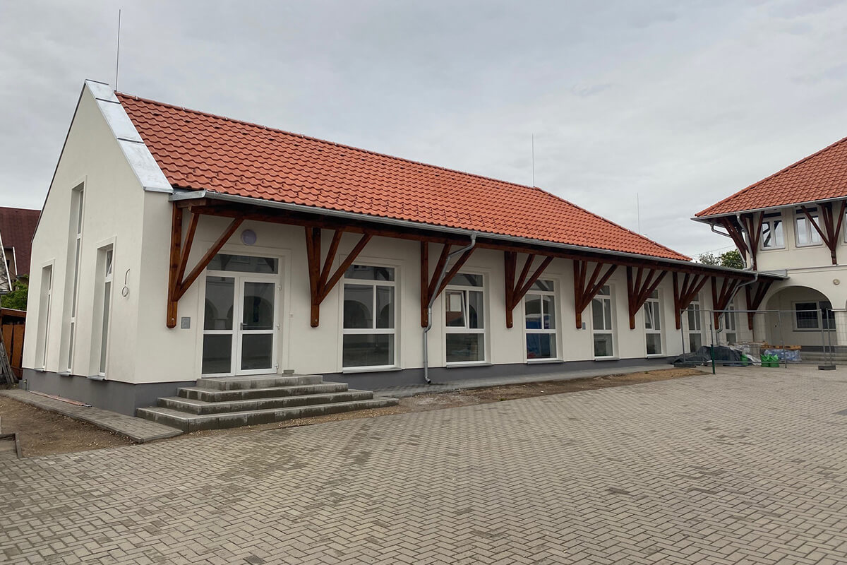 Ajkai iskola étkező építés