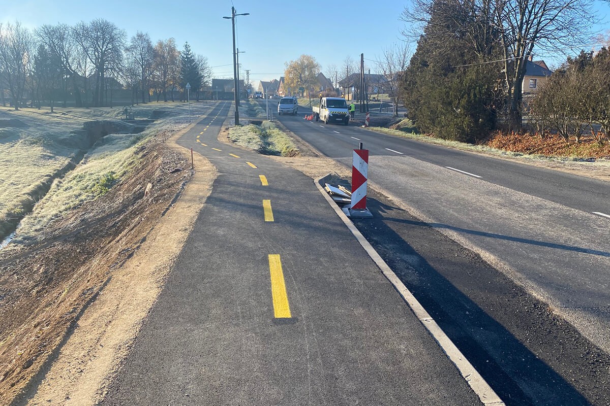 Nyirád – Kerékpárút és forgalomlassító sziget építése