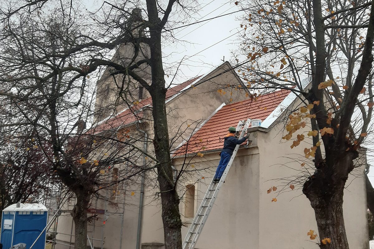 Sáska Római Katolikus Templom tetőfelújítási munkálatai