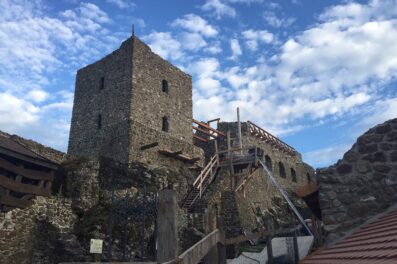 Szigligeti vár részleges rekonstrukciója, új fedett terek kialakítása